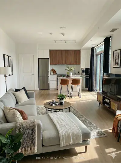 Condo Apartment in Vaughan