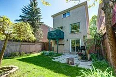 431 Carruthers Avenue, Newmarket, On L3x 2c1