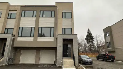 Att/Row/Townhouse in Richmond Hill