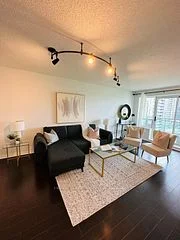 39 Oneida Crescent Lph12, Richmond Hill, ON L4B 4T9