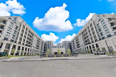 Common Element Condo in Markham