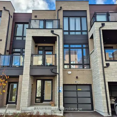 Att/Row/Townhouse in Richmond Hill