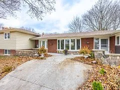 41 Hamilton Drive, Newmarket, On L3y 3e7