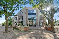 10376 Yonge Street 403, Richmond Hill, ON L4C 3B8