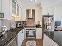 Condo Apartment in Richmond Hill