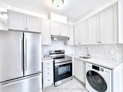 Att/Row/Townhouse in Richmond Hill