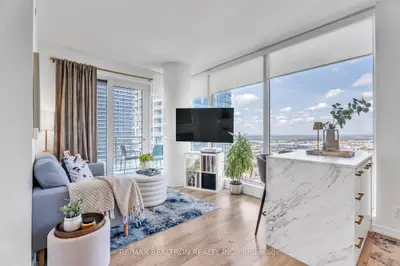 Condo Apartment in Vaughan