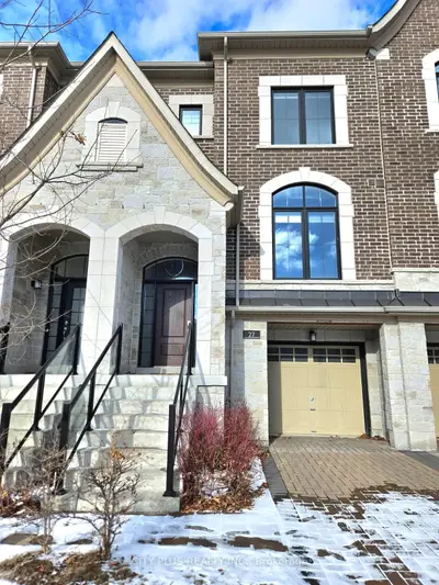 27 Duncombe Lane, Richmond Hill, ON L4C 1C2