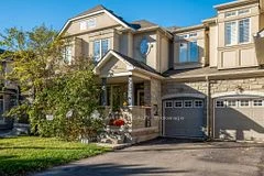 Att/Row/Townhouse in Richmond Hill
