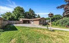 1060 Elgin Street, Newmarket, On L3y 3c1