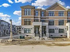 Att/Row/Townhouse in Richmond Hill
