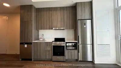 Condo Apartment in Vaughan