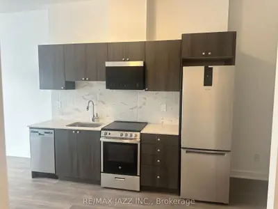 705 Davis Drive A102, Newmarket, ON L2Y 0J1