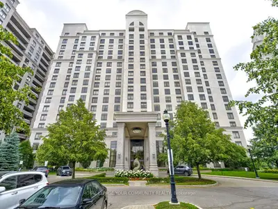 Common Element Condo in Vaughan