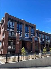 2 Linsmore Place 308, Whitchurch-Stouffville, ON L4A 4T4