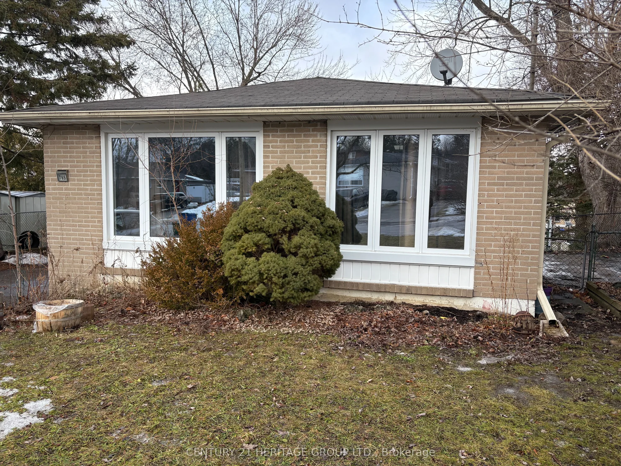 765 Greenfield Crescent Main, Newmarket, ON L3Y 3B2