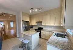 107 Gordon Circle, Newmarket, ON L3Y 0C9