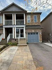 165 Warwick Crescent Main And Upper, Newmarket, On L3x 2s3