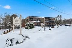 #202 74 The Queensway, Georgina, ON, L4P 1Z3