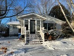 68 Hillview Drive, Newmarket, ON L3Y 4H9