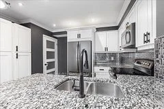 115 Main Street S 47, Newmarket, ON L3Y 8J3