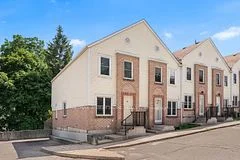 115 Main Street S 34, Newmarket, On L3y 8j3