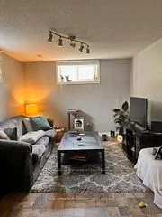 25 Breeze Drive lower, Bradford West Gwillimbury, ON L3Z 3A6