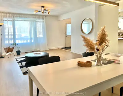728 Sunnypoint Drive, Newmarket, ON L3Y 2Z8