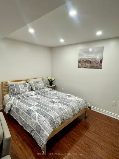 62 Lowther Avenue Basement( Bachelor ), Richmond Hill, ON L4E 0T3