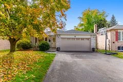 17 Beckett Avenue Lower, East Gwillimbury, On L9n 1e6