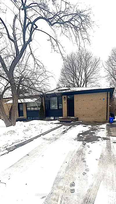 Semi-Detached in Aurora