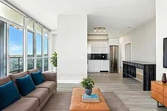 9471 Yonge Street LPH15, Richmond Hill, ON L4C 0Z5