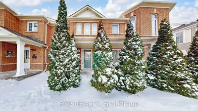 Att/Row/Townhouse in Markham