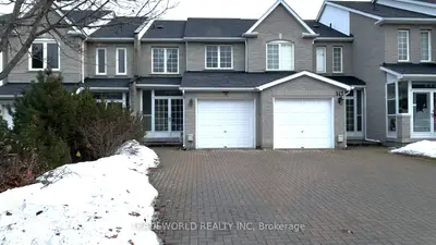 Att/Row/Townhouse in Markham
