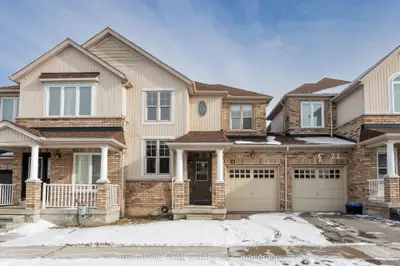 Att/Row/Townhouse in Richmond Hill