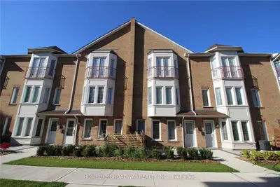 Condo Townhouse in Vaughan