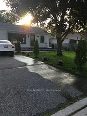 40 Howard Road Main Floor, Newmarket, ON L3Y 3G7