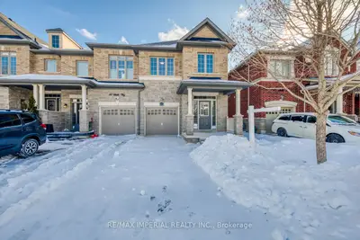 Att/Row/Townhouse in Vaughan