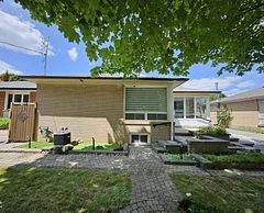 96 Rockport Crescent, Richmond Hill, On L4c 2l8