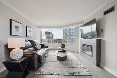 Condo Apartment in Richmond Hill