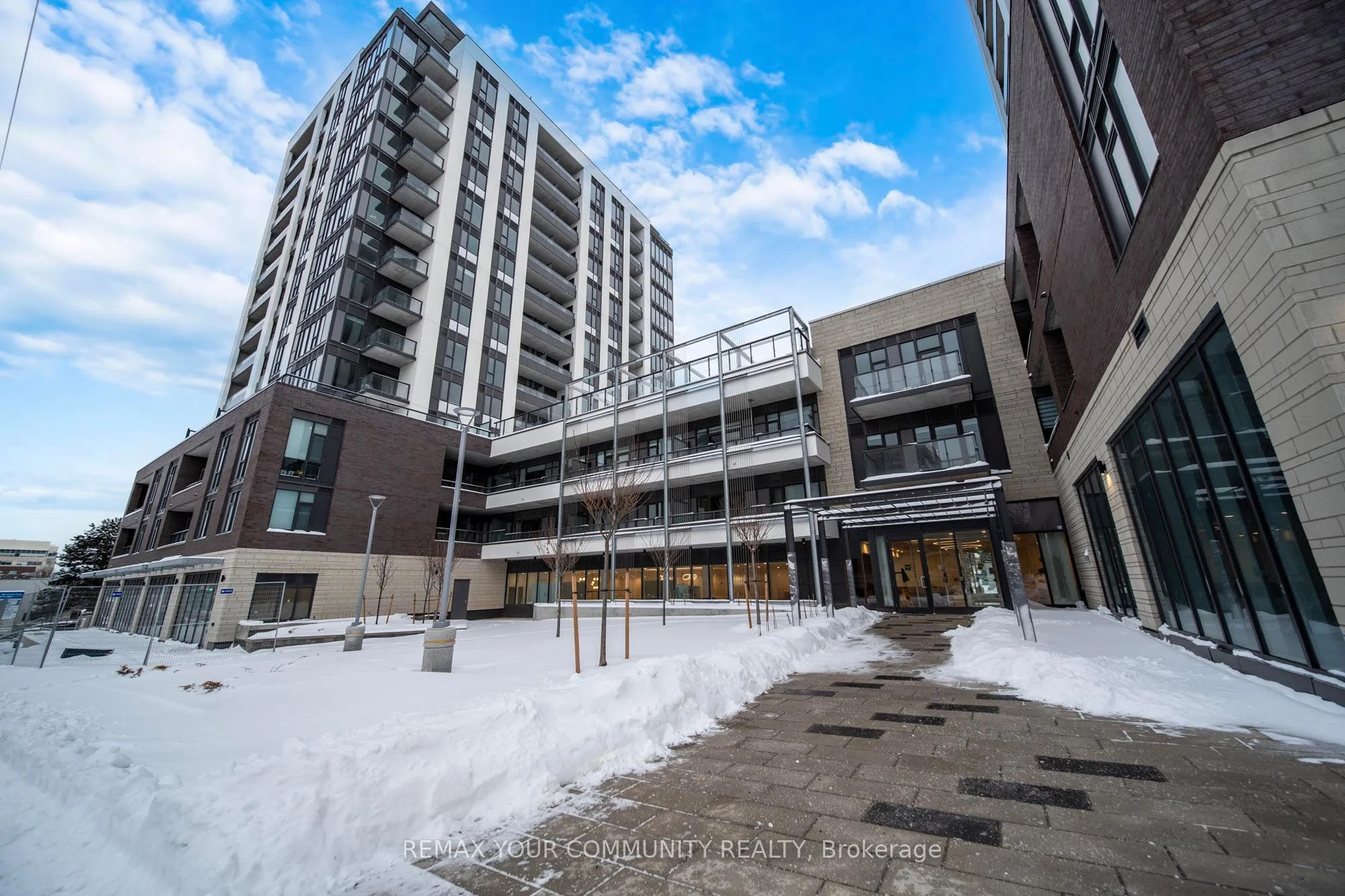 705 Davis Drive 1011, Newmarket, ON L3Y 0J1
