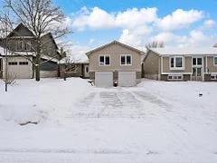 840 Magnolia Avenue, Newmarket, ON L3Y 3C7