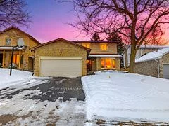 56 Manning Crescent, Newmarket, ON L3Y 6H4