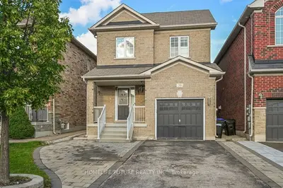 39 Naylor Drive, Bradford West Gwillimbury, On L3z 0k1