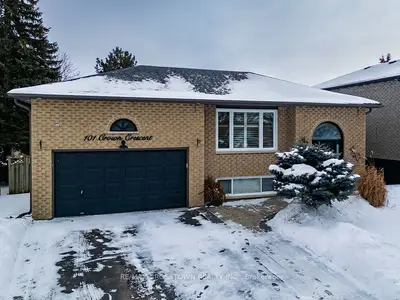 101 Crown Crescent, Bradford West Gwillimbury, ON L3Z 2M2