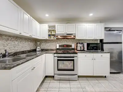 205 London Road Bsmnt, Newmarket, On L3y 6h8