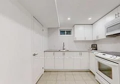 138 Armitage Drive, Newmarket, ON L3Y 5L7