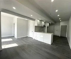 15229 Yonge Street 2, Aurora, ON L4G 1L8