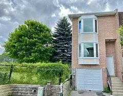 109 William Curtis Circle, Newmarket, ON L3Y 8L8