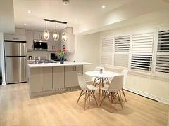 2 Kilbarry Court Lower, Richmond Hill, On L4c 6m8